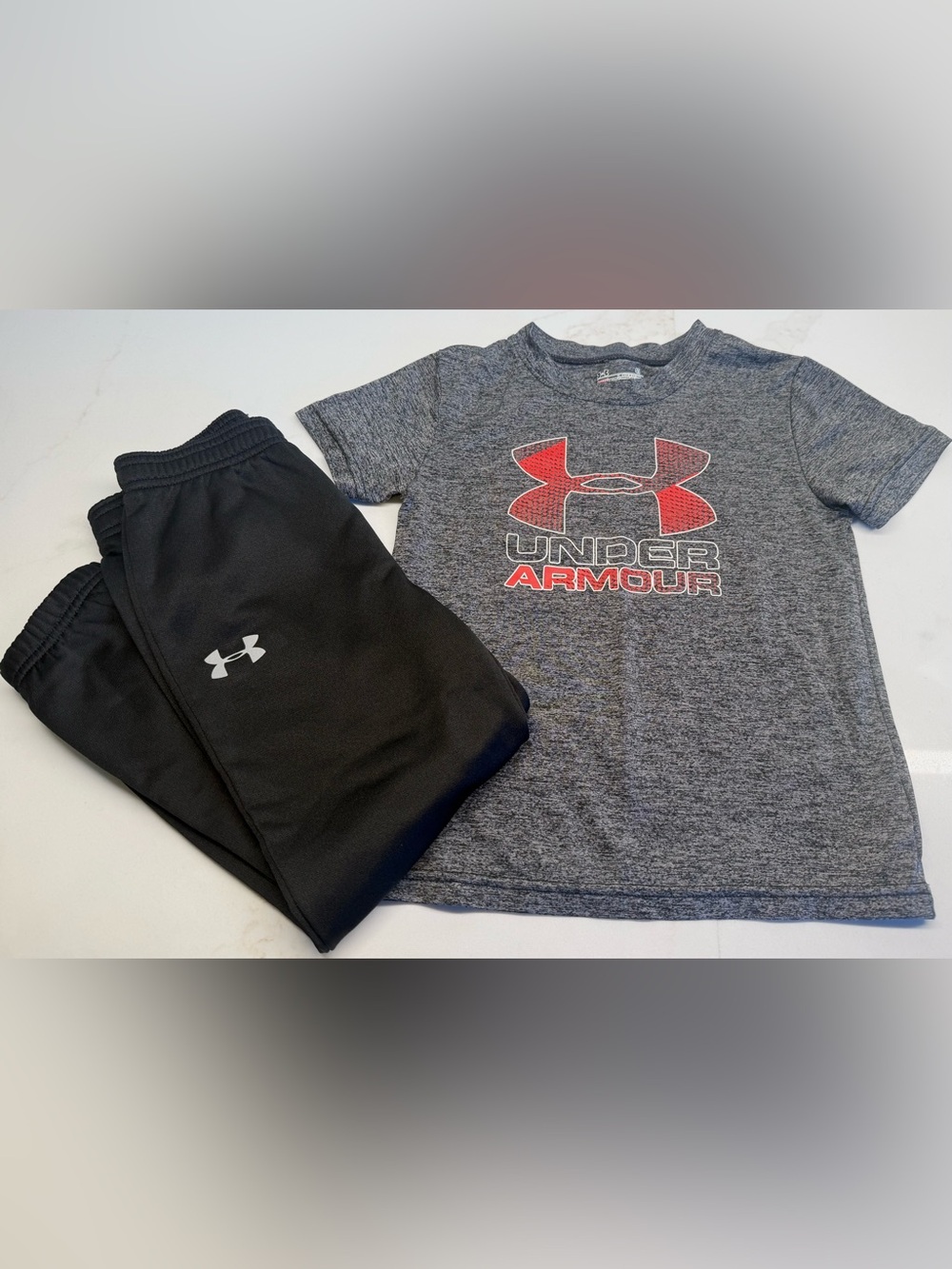 Under Armour Boys Size 4T Athletic Outfit Set Shirt & Jogger Pants